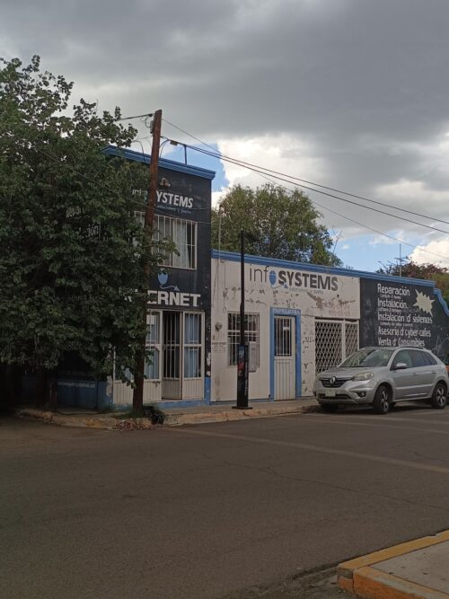 CASA EN VENTA CALLE PALOMA ENFRENTE DE LA PREPA NOCTURNA